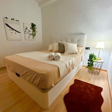 Room Con Bano Privado Sagrada Familia Barcelone Extérieur photo