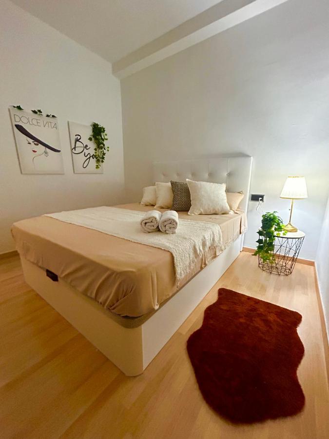 Room Con Bano Privado Sagrada Familia Barcelone Extérieur photo
